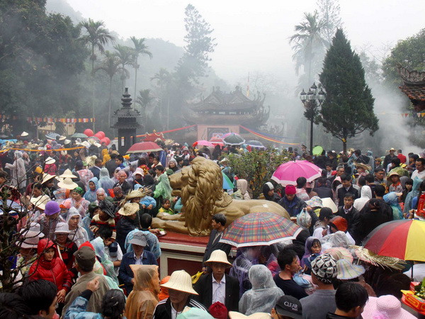 Siết chặt quản lý kinh doanh và môi trường ở lễ hội Chùa Hương ảnh 1