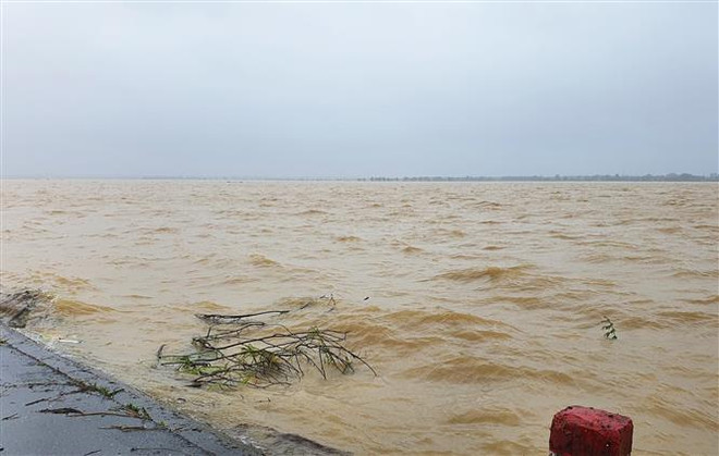 Mưa lũ bất thường ở Quảng Trị: Hỗ trợ người dân vượt qua khó khăn ảnh 1
