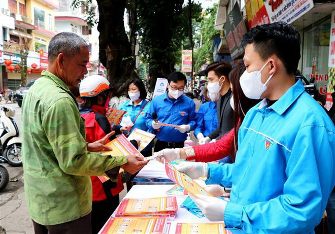 Các hãng bảo hiểm đồng loạt hỗ trợ khách hàng không may nhiễm nCoV ảnh 1