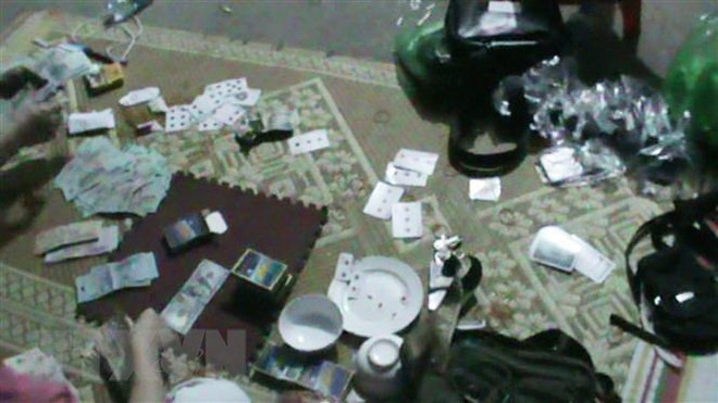 Khởi tố 11 đối tượng đánh bạc trong rẫy càphê ở Đắk Nông ảnh 1