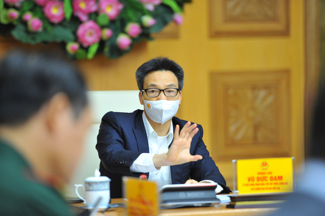 [Photo] Họp về chiến lược tổng thể ứng phó hiệu quả với dịch COVID-19 ảnh 3