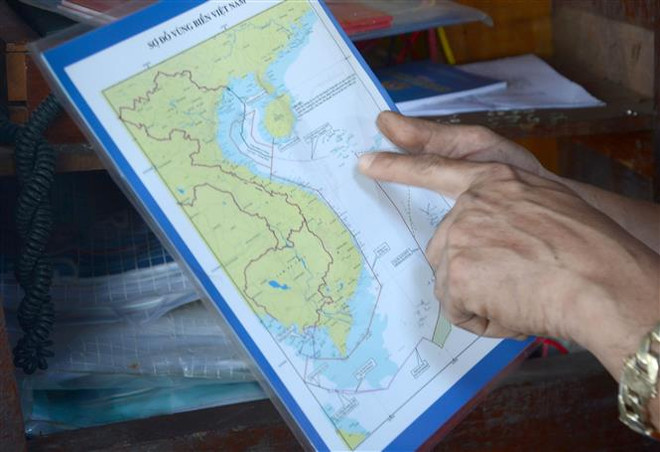 Phối hợp tuyên truyền đưa Luật Cảnh sát Biển đến ngư dân Bình Thuận ảnh 1