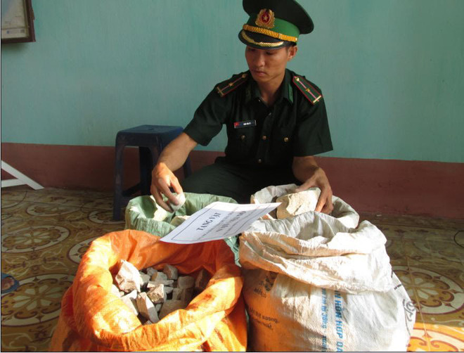 Bắt giữ 3 đối tượng mua bán, vận chuyển trái phép thuốc nổ ảnh 1