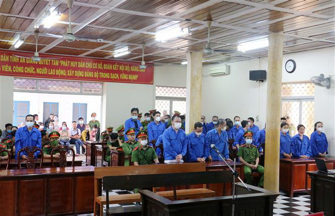 Buôn lậu 51kg vàng, Nguyễn Thị Kim Hạnh cùng 24 đồng phạm hầu tòa ảnh 2