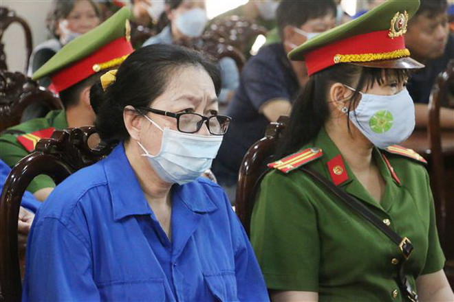 Buôn lậu 51kg vàng, Nguyễn Thị Kim Hạnh cùng 24 đồng phạm hầu tòa ảnh 1