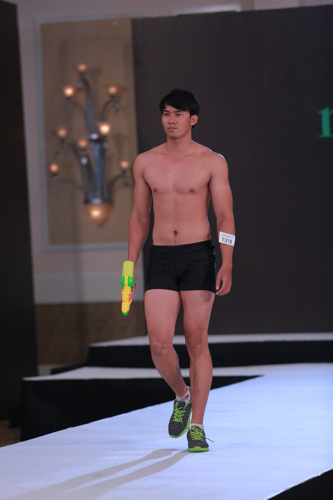 Thí sinh Next Top Model khoe body chuẩn 6 múi và chân dài miên man ảnh 10