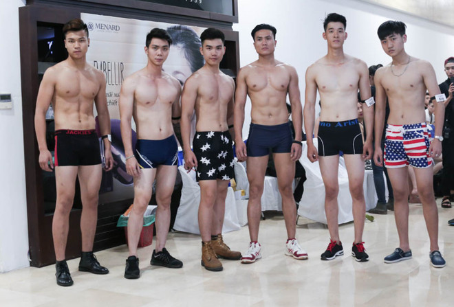 Thí sinh Next Top Model khoe body chuẩn 6 múi và chân dài miên man ảnh 1