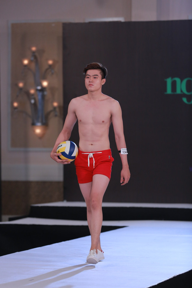 Thí sinh Next Top Model khoe body chuẩn 6 múi và chân dài miên man ảnh 11