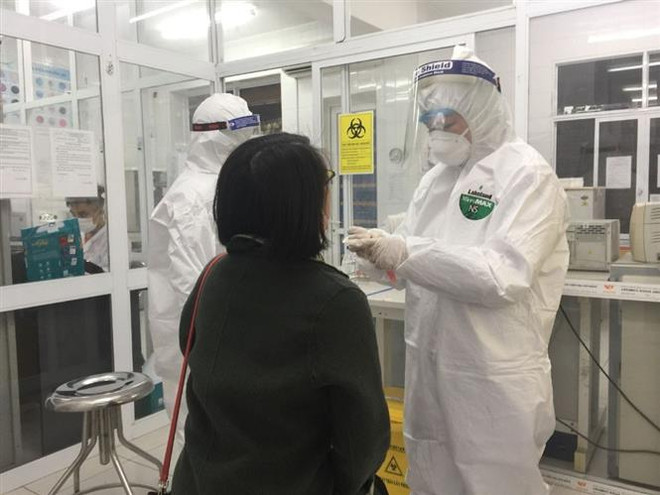 Chủ động khai báo khi phát hiện trường hợp có nguy cơ mắc COVID-19 ảnh 1