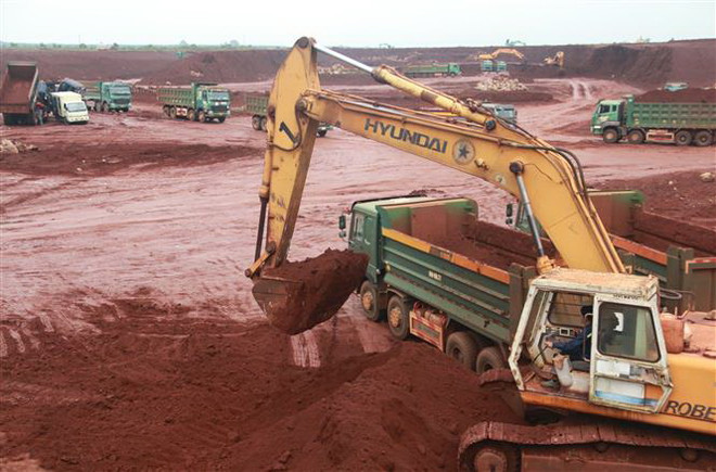 Phương tiện, máy móc hoạt động rầm rộ trên công trường xây dựng Sân bay Long Thành. (Ảnh: Công Phong/TTXVN) Kỳ vọng doanh nghiệp xây dựng hạ tầng bắt nhịp cùng đầu tư công ảnh 1