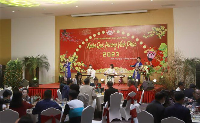 Một chương trình Xuân Quê hương dành cho kiều bào. (Nguồn: TTXVN) Gặp mặt kiều bào tiêu biểu về dự chương trình Xuân Quê hương ảnh 1