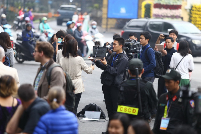 Người dân Hà Nội hào hứng chờ đón hội nghị thượng đỉnh Mỹ-Triều ảnh 1