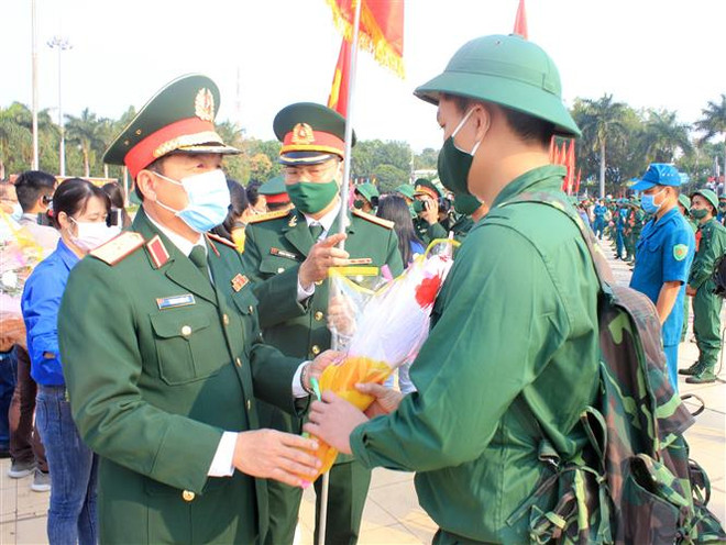 Thanh niên ở nhiều địa phương trên cả nước nô nức lên đường nhập ngũ ảnh 2