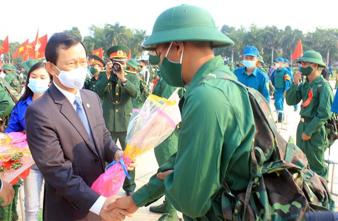 Thanh niên ở nhiều địa phương trên cả nước nô nức lên đường nhập ngũ ảnh 3