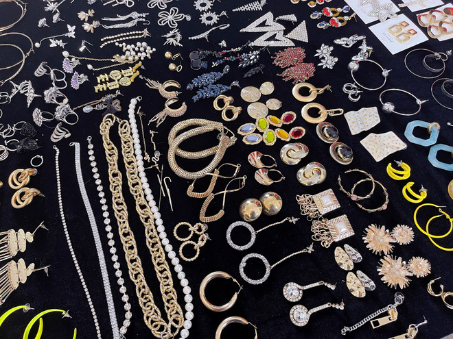 Miss Universe: Khám phá 'trọn bộ' trang phục và phụ kiện của Khánh Vân ảnh 7