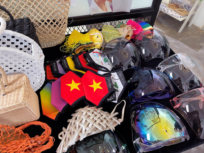 Miss Universe: Khám phá 'trọn bộ' trang phục và phụ kiện của Khánh Vân ảnh 1