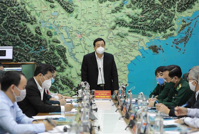 Theo dõi chặt chẽ diễn biến áp thấp nhiệt đới để chủ động ứng phó ảnh 1