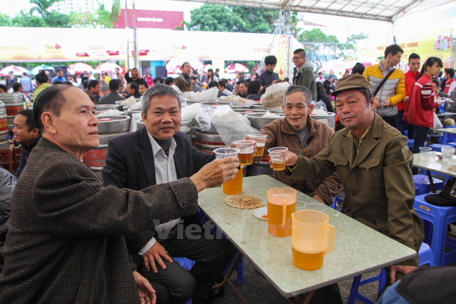 Hình chỉ mang tính minh họa. (Ảnh: Vietnam+) vnp__le_hoi_bia_12