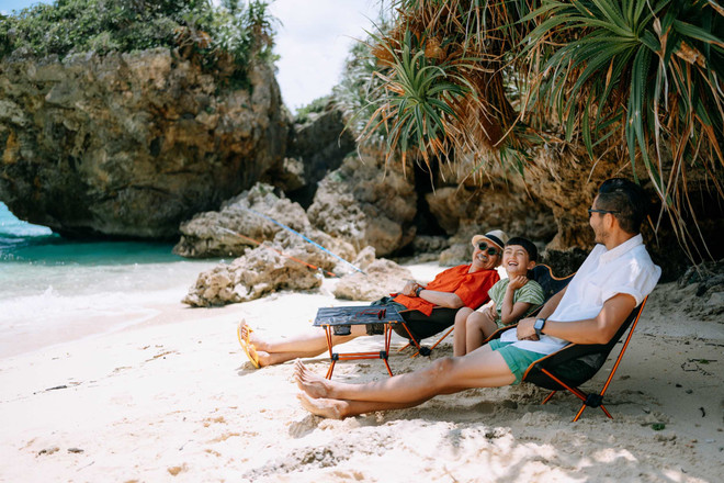 Du khách châu Á thích những bãi biển hoang sơ của Việt Nam. (Ảnh: CTV/Vietnam+) Family Travel Trends For Summer 2024 _2.jpg