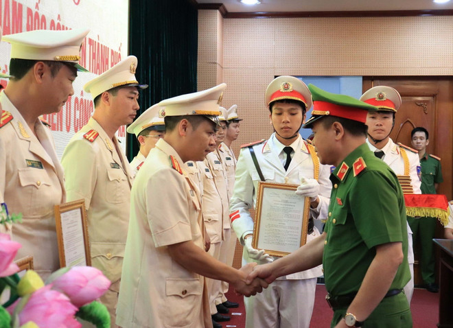 Hà Nội: Quyết định bổ nhiệm 332 điều tra viên ở công an cấp xã ảnh 1