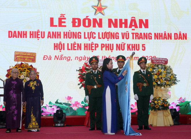 Đà Nẵng: Hội Liên hiệp phụ nữ Khu 5 đón nhận danh hiệu anh hùng ảnh 2