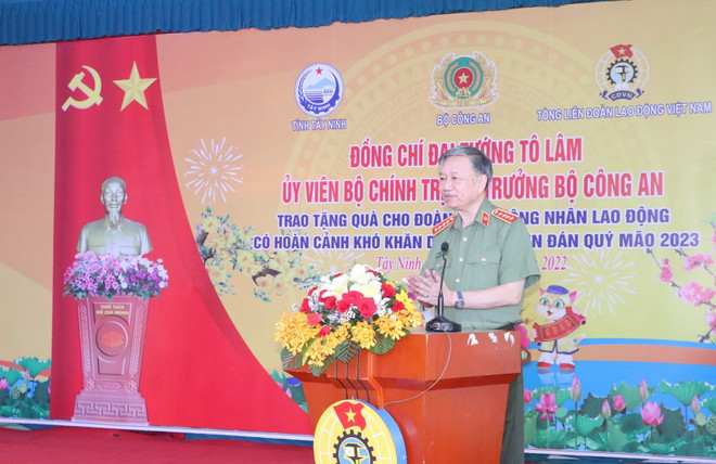 Đại tướng Tô Lâm trao quà Tết cho người nghèo ở tỉnh Tây Ninh ảnh 2