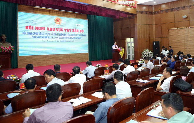 Quang cảnh hội nghị. (Ảnh: Phan Tuấn Anh/TTXVN) Hội nghị khu vực Tây Bắc Bộ về hội nhập quốc tế và phát triển bền vững ảnh 2