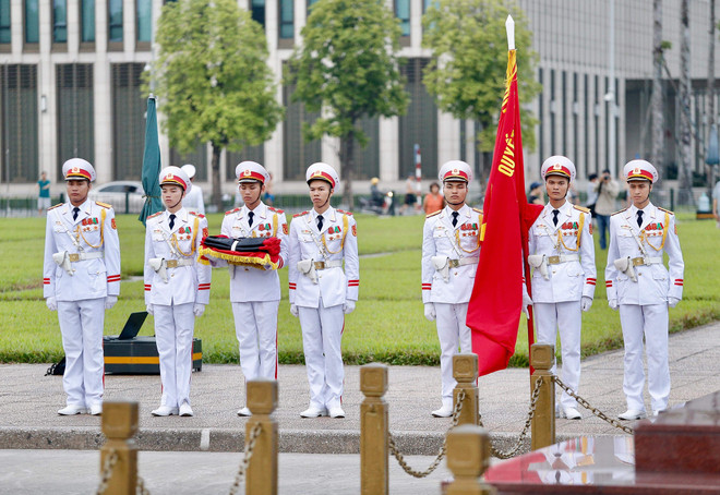 Rưng rưng lễ thượng cờ rủ bắt đầu cho hai ngày Quốc tang ảnh 13