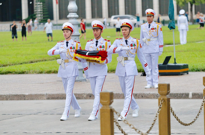 Rưng rưng lễ thượng cờ rủ bắt đầu cho hai ngày Quốc tang ảnh 12