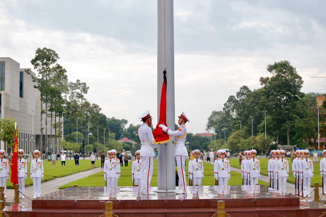 Rưng rưng lễ thượng cờ rủ bắt đầu cho hai ngày Quốc tang ảnh 5
