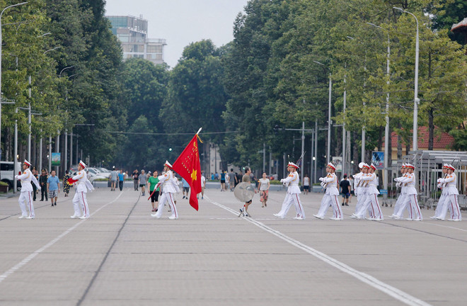 Rưng rưng lễ thượng cờ rủ bắt đầu cho hai ngày Quốc tang ảnh 15