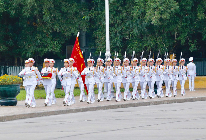 Rưng rưng lễ thượng cờ rủ bắt đầu cho hai ngày Quốc tang ảnh 14