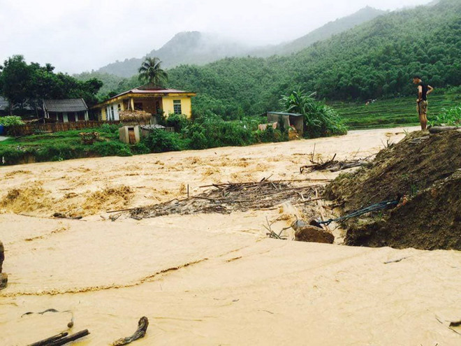 Lũ lên nhanh, nguy cơ cao xảy ra sạt lở đất ở vùng núi phía Bắc ảnh 1