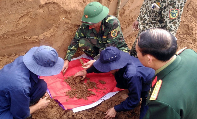 Quảng Trị: Cất bốc 40 hài cốt liệt sỹ tại bờ sông Thạch Hãn ảnh 1