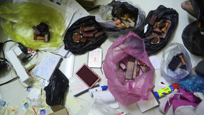 Tạm giam 4 đối tượng trong đường dây làm giả nhiều loại giấy tờ ảnh 1