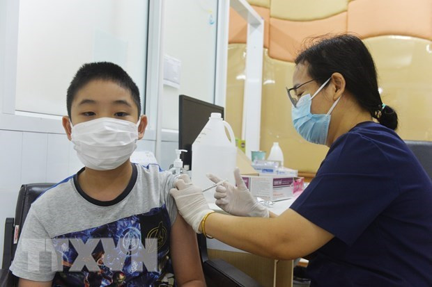 Ảnh minh họa (Nguồn: AFP/TTXVN) Vaccine giúp giảm tỷ lệ nhập viện do nhiễm biến thể Omicron ở trẻ em ảnh 1