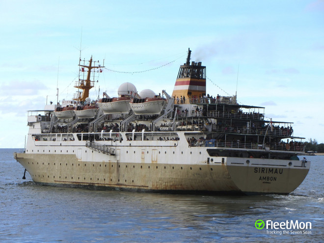 Indonesia nỗ lực giải cứu phà mắc cạn chở hơn 800 người ảnh 1