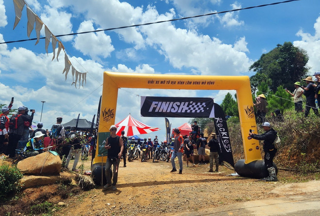 ttxvn_dua xe lam dong 1.jpg