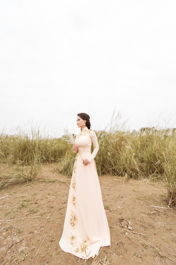 Hoa hậu Sương Đặng dịu dàng với áo dài của nhà thiết kế Nhật Dũng ảnh 2