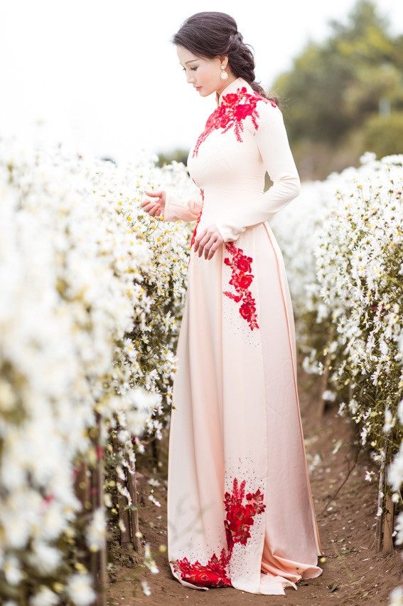 Hoa hậu Sương Đặng dịu dàng với áo dài của nhà thiết kế Nhật Dũng ảnh 6