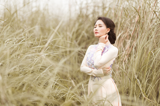 Hoa hậu Sương Đặng dịu dàng với áo dài của nhà thiết kế Nhật Dũng ảnh 4