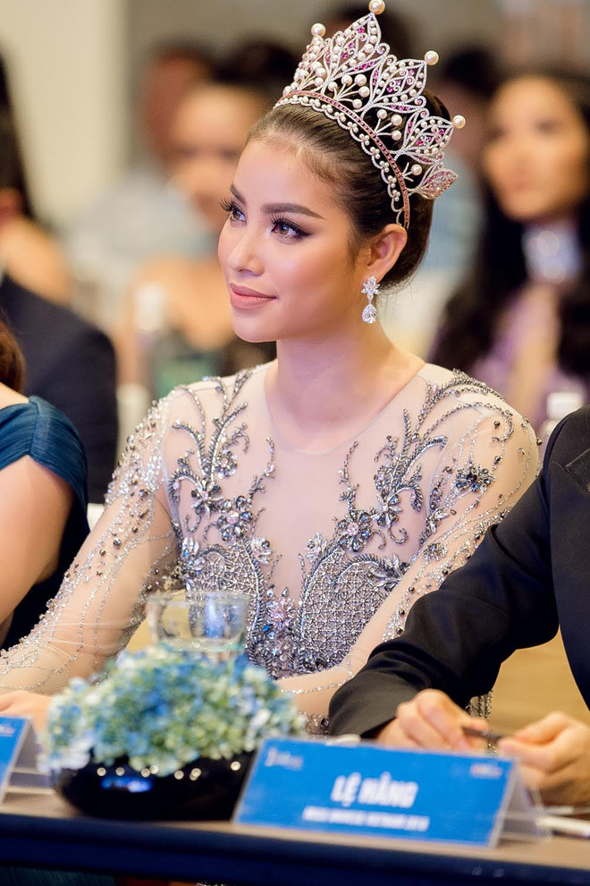 Phạm Hương bật khóc khi nhớ về hành trình chinh phục Miss Universe ảnh 6