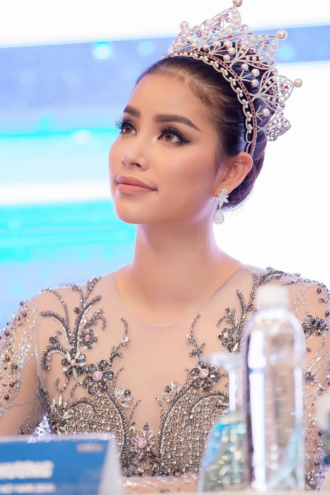 Phạm Hương bật khóc khi nhớ về hành trình chinh phục Miss Universe ảnh 9