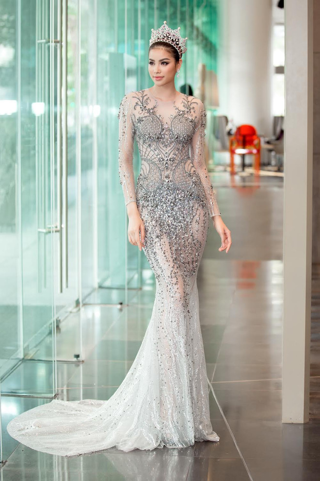 Phạm Hương bật khóc khi nhớ về hành trình chinh phục Miss Universe ảnh 4
