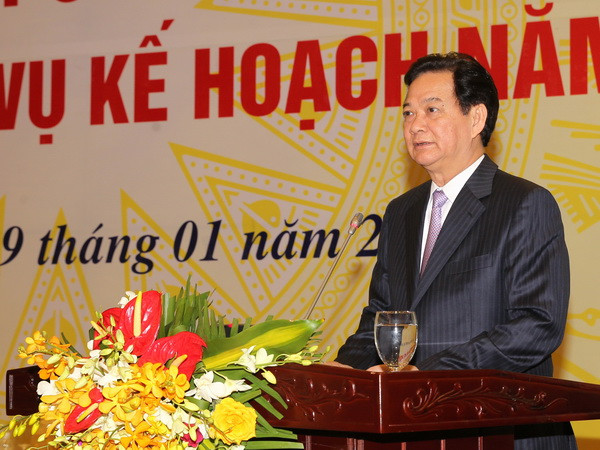 Thủ tướng Nguyễn Tấn Dũng phát biểu tại hội nghị. (Ảnh: Đức Tám/TTXVN) Thủ tướng yêu cầu giảm thiểu ùn tắc, tai nạn giao thông ảnh 1