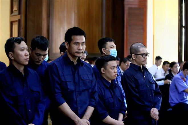 Các bị cáo nghe Viện Kiểm sát luận tội. (Ảnh: Thành Chung/TTXVN) Xét xử vụ Alibaba: Đề nghị tuyên phạt Nguyễn Thái Luyện tù chung thân ảnh 2