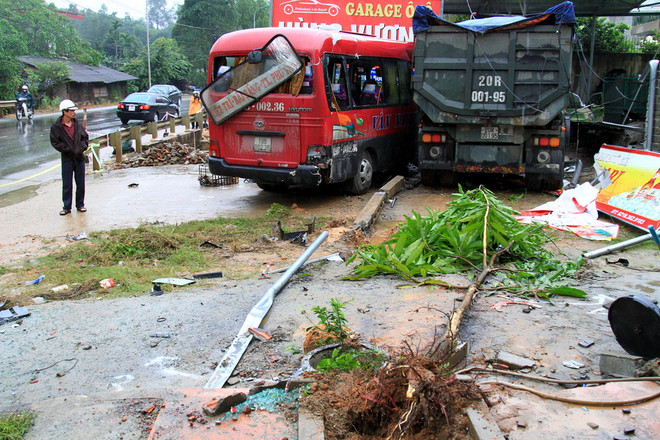 [Photo] Hiện trường vụ tai nạn nghiêm trọng khiến 7 người nhập viện ảnh 4