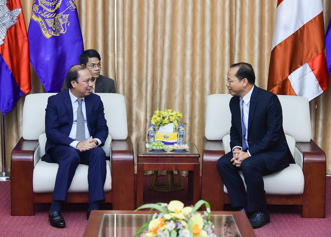 Thứ trưởng Nguyễn Quốc Dũng chúc mừng Quốc khánh Campuchia ảnh 1