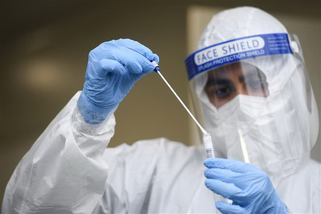 Ca mắc COVID-19 tăng nhanh, Đức quay cuồng giữa mùa Đông ảm đạm ảnh 2