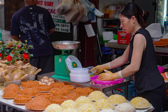 Hà Nội: Đa dạng hàng hóa phục vụ mùa lễ Vu Lan, giá cả tăng nhẹ ảnh 2